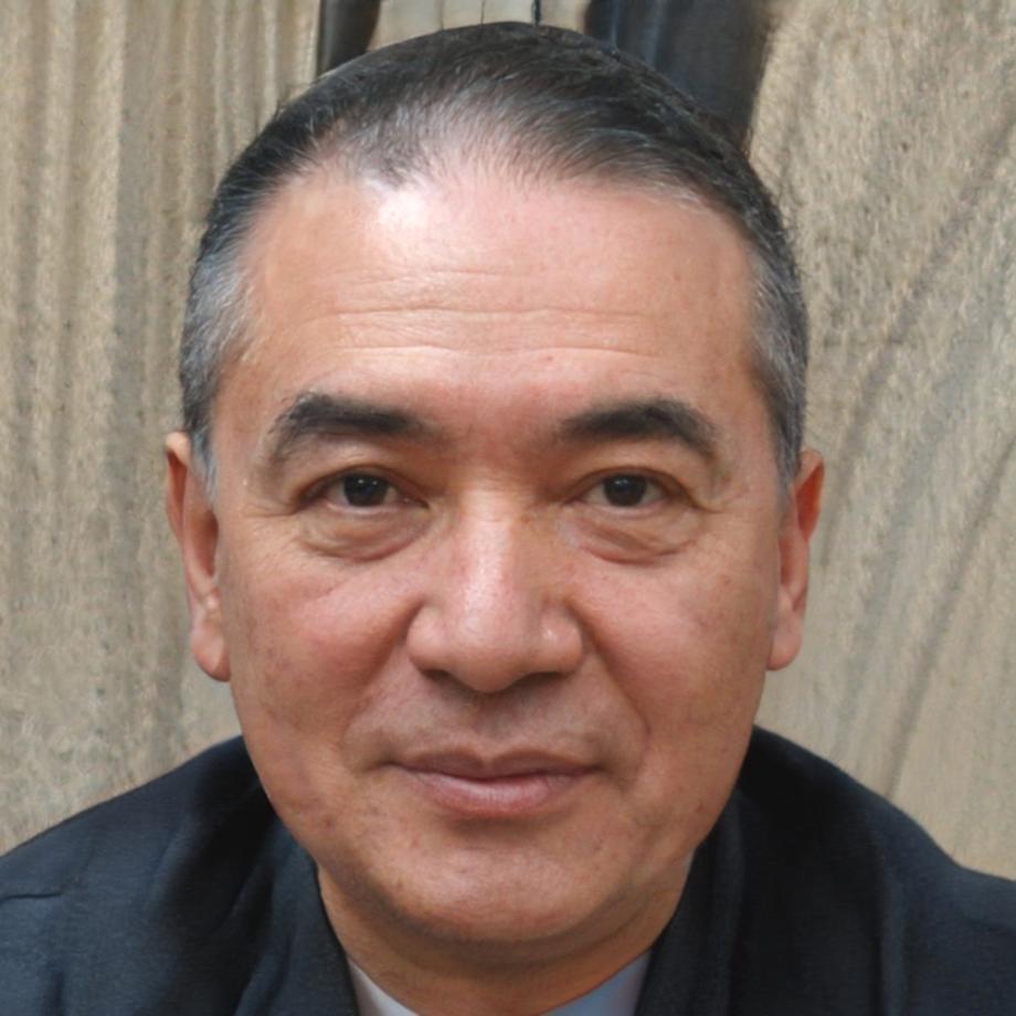 Портрет Арслана Торехана, ведущего финансового аналитика